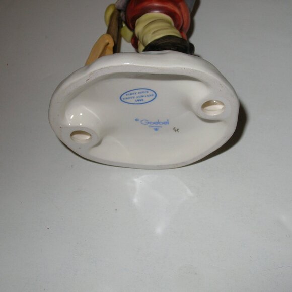 Goebel Hummel Figurine "LET IT SNOW" #2036  TMK7 5"Tall - Picture 6 of 6